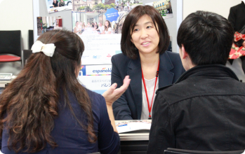 厳選した優良学校のスタッフと話せる！